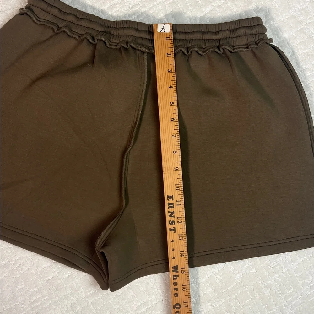 New! Devon Windsor Olive Steele Short with drawstring and pockets large - Picture 6 of 12